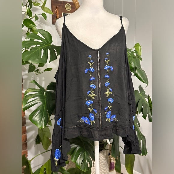 🛍️American Eagle outfitters embroidered cold shoulder top Size M excellent - Picture 5 of 9